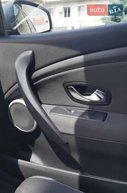 Хэтчбек Renault Megane 2011 в 