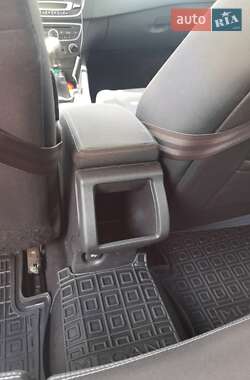 Хэтчбек Renault Megane 2011 в 