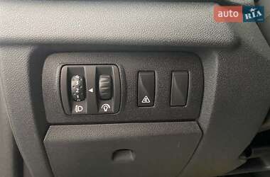 Хэтчбек Renault Megane 2011 в 