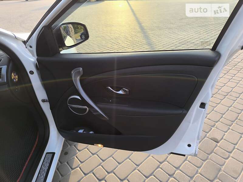 Универсал Renault Megane 2013 в Новомосковске фото 15 Универсал Renault Megane 2013 в Новомосковске