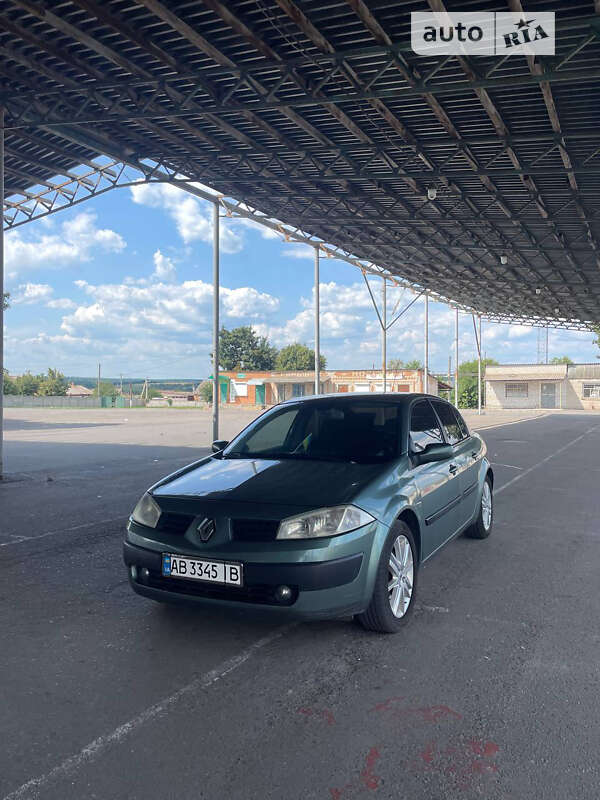 Седан Renault Megane 2004 в Гайсину