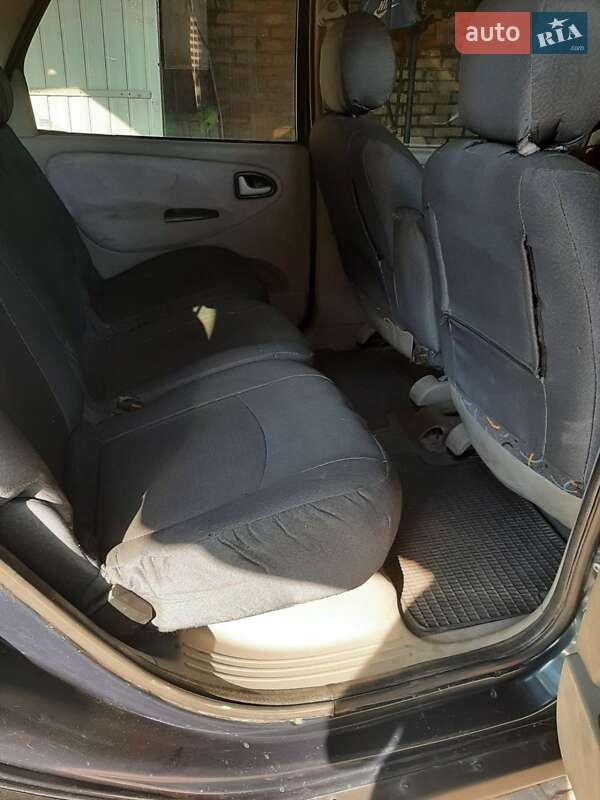 Универсал Renault Megane 2002 в Марганце