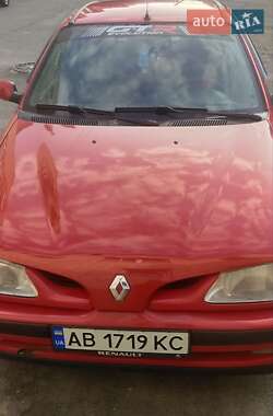 Хэтчбек Renault Megane 1996 в 