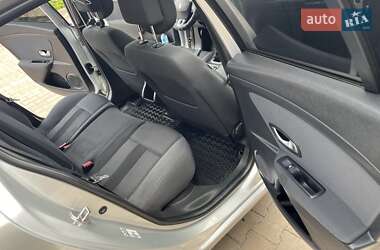 Хэтчбек Renault Megane 2009 в 