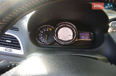 Хэтчбек Renault Megane 2012 в 