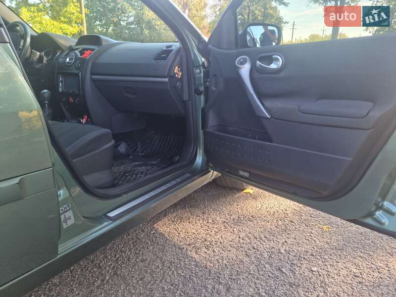 Седан Renault Megane 2006 в Ромнах