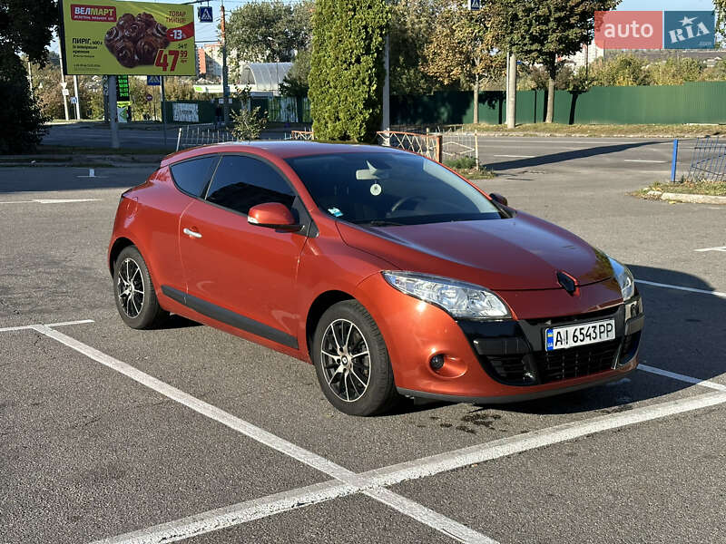 Купе Renault Megane 2010 в 