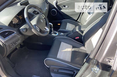 Хэтчбек Renault Megane 2012 в 