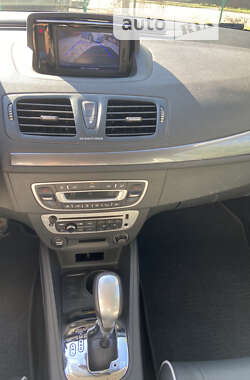 Хэтчбек Renault Megane 2012 в 