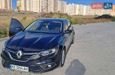 Хэтчбек Renault Megane 2016 в 