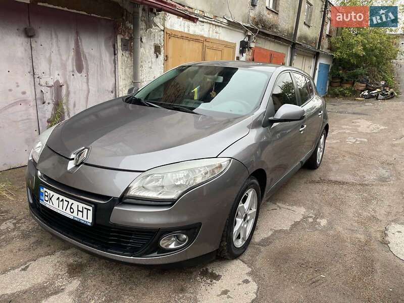 Хэтчбек Renault Megane 2012 в Гоще