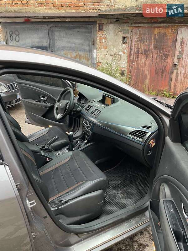 Хэтчбек Renault Megane 2012 в Гоще