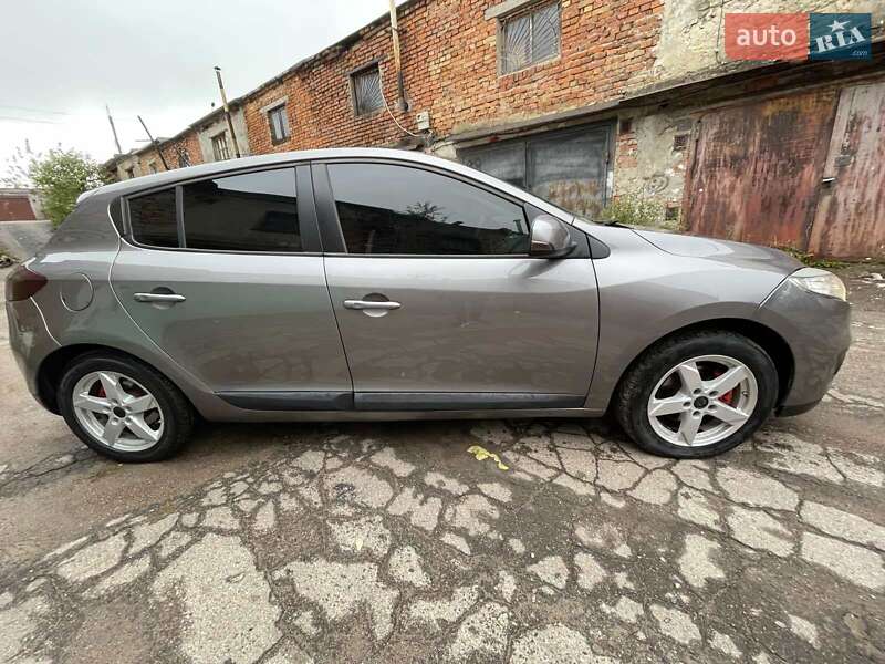 Хэтчбек Renault Megane 2012 в Гоще