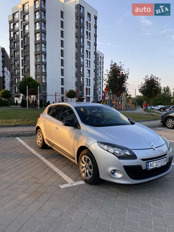 Хетчбек Renault Megane 2011 в 