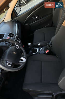 Хетчбек Renault Megane 2011 в 
