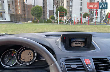 Хетчбек Renault Megane 2011 в 
