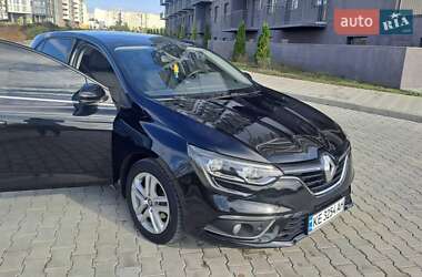 Хэтчбек Renault Megane 2016 в 
