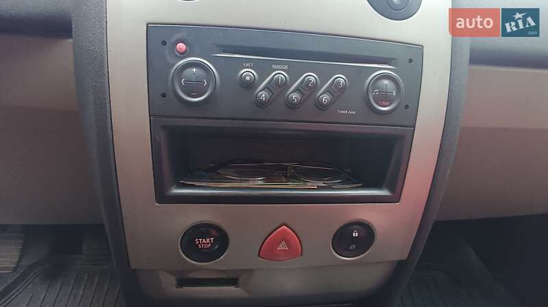 Седан Renault Megane 2003 в Отинії фото 18 Седан Renault Megane 2003 в Отинії