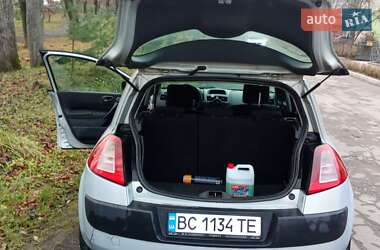 Хэтчбек Renault Megane 2004 в 