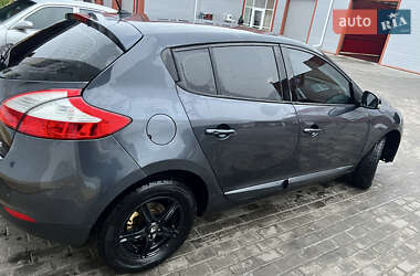 Хэтчбек Renault Megane 2011 в 
