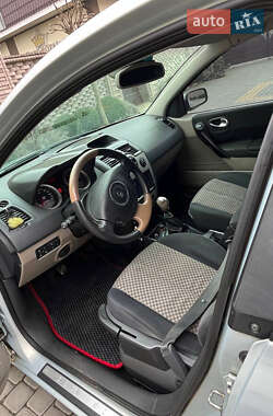 Хэтчбек Renault Megane 2003 в 