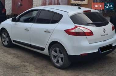 Хэтчбек Renault Megane 2012 в 