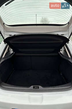 Хэтчбек Renault Megane 2012 в 