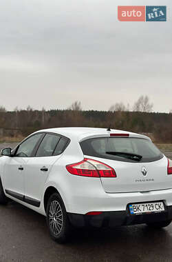 Хэтчбек Renault Megane 2012 в 