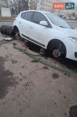 Хэтчбек Renault Megane 2012 в 
