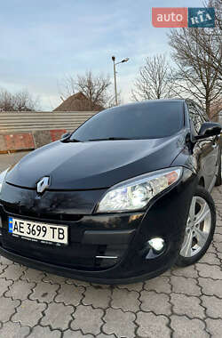 Хетчбек Renault Megane 2011 в 
