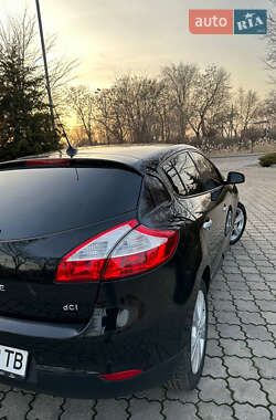 Хетчбек Renault Megane 2011 в 