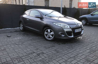 Купе Renault Megane 2010 в 