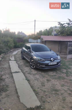 Хэтчбек Renault Megane 2015 в 