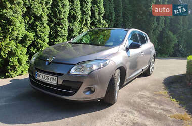 Хэтчбек Renault Megane 2011 в 