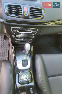 Хэтчбек Renault Megane 2011 в 