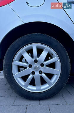 Хэтчбек Renault Megane 2010 в 