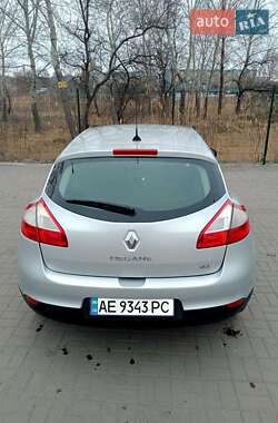 Хэтчбек Renault Megane 2011 в 