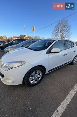 Хэтчбек Renault Megane 2011 в 