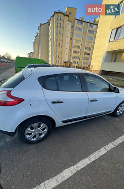 Хэтчбек Renault Megane 2011 в 
