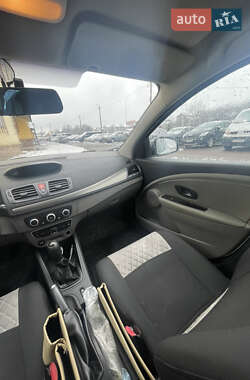 Хэтчбек Renault Megane 2011 в 