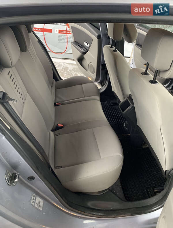 Хетчбек Renault Megane 2009 в 