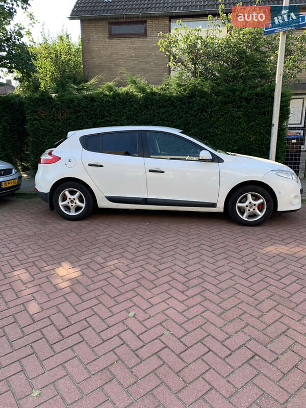 Хетчбек Renault Megane 2011 в 