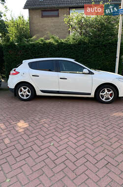 Хетчбек Renault Megane 2011 в 