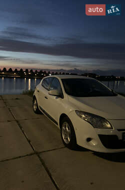 Хетчбек Renault Megane 2011 в 