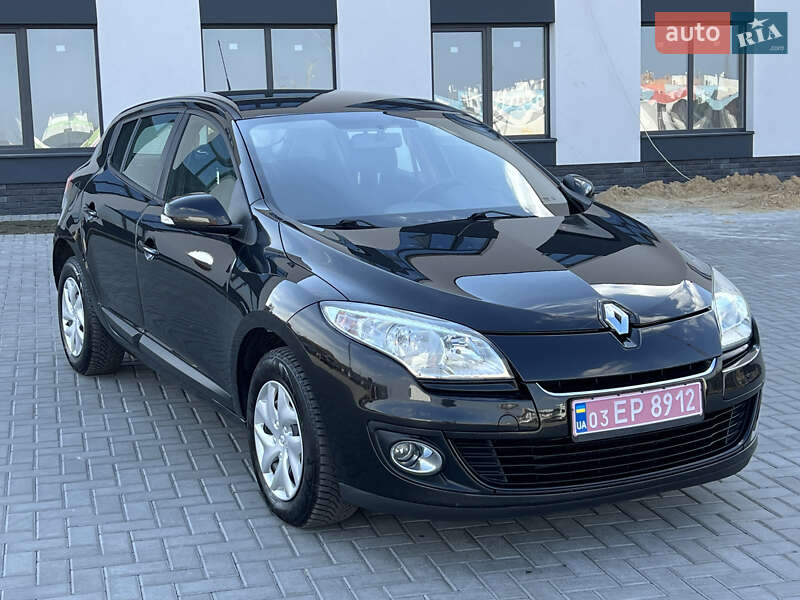 Хэтчбек Renault Megane 2012 в 