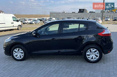 Хэтчбек Renault Megane 2012 в 