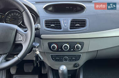 Хэтчбек Renault Megane 2012 в 