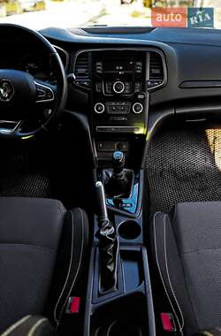 Седан Renault Megane 2018 в 