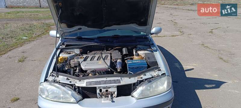 Седан Renault Megane 2003 в Нововолинську