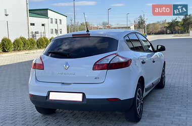 Хэтчбек Renault Megane 2011 в 